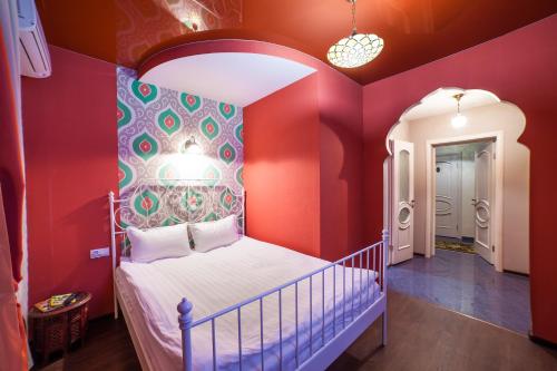 En eller flere senge i et værelse på Hotel Khalif