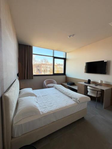 Postel nebo postele na pokoji v ubytování Lamal Hotel Napoli