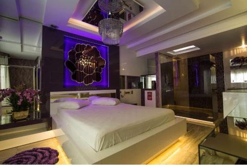 Ένα ή περισσότερα κρεβάτια σε δωμάτιο στο Golden Motel