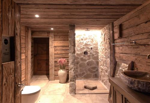 Koupelna v ubytování Chalet with fireplace and sauna