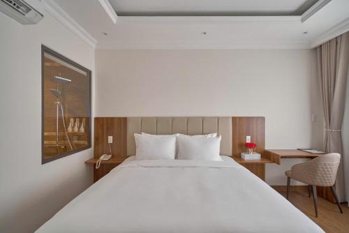 Ένα ή περισσότερα κρεβάτια σε δωμάτιο στο Lyns Hotel