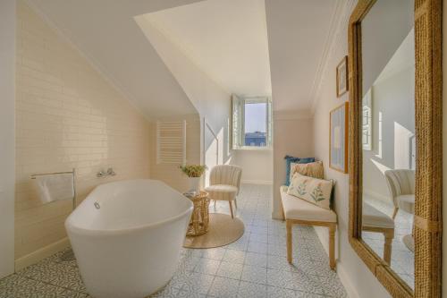 Ένα μπάνιο στο Solar dos Poetas