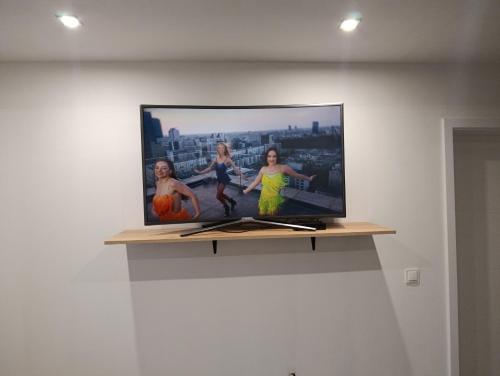 Μια τηλεόραση ή/και κέντρο ψυχαγωγίας στο PokojeS12