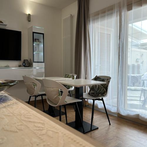 a dining room with a table and four chairs at Tra Mare & Monti - Bed & Breakfast in Olbia