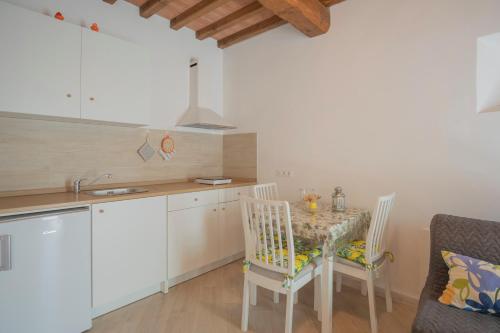 Køkken eller tekøkken på Residenza La Chiusa 1984 by ElbaSummer