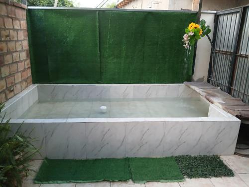 Afbeelding uit fotogalerij van Mistela Altos de Mendoza - Dpto con Sala de Juegos y Pileta -Zona Residencial a pasos de Ciudad- Viajes- Botella de vino Chocolates o galletitas - Viaje al Aeropuerto gratis - in Godoy Cruz