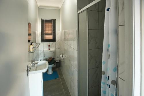 Phòng tắm tại Kusboude, Langebaan, 6 Sleeper