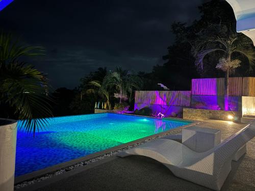 Πισίνα στο ή κοντά στο Casa Blanca Puerto Galera