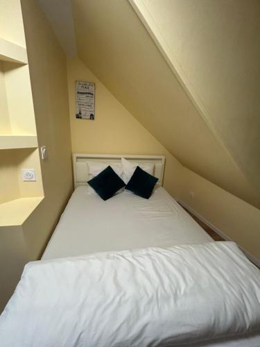 Postel nebo postele na pokoji v ubytování Hébergement design proche plage