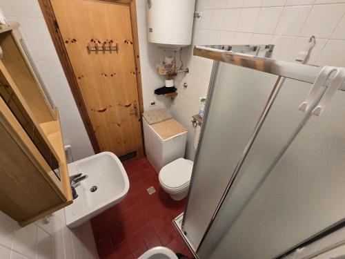 Ένα μπάνιο στο Rifugio Dei Caprioli