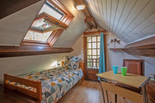 Ένα ή περισσότερα κρεβάτια σε δωμάτιο στο Au Chemin de la Forêt - Maison pour 4p