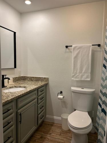 Coastal Escape Beatiful Ground Floor Prime Location Close to Beach photo 24