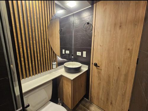 Ένα μπάνιο στο Apartamento Confort Norte Bogotá 170, Cerca Cardio Infantil, CTIC, Simon bolivar