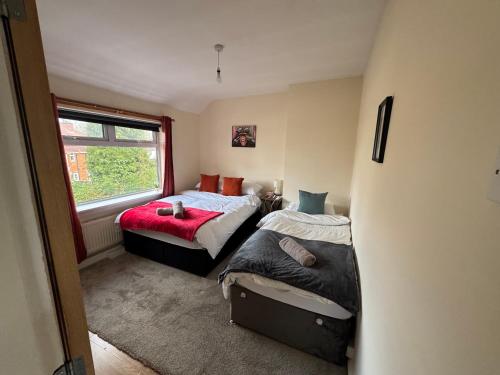 Ένα ή περισσότερα κρεβάτια σε δωμάτιο στο Cosy 3 Bedroom in Birmingham