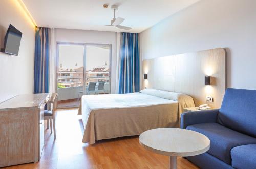 a hotel room with a bed and a couch at AGH Canet in Canet de Berenguer