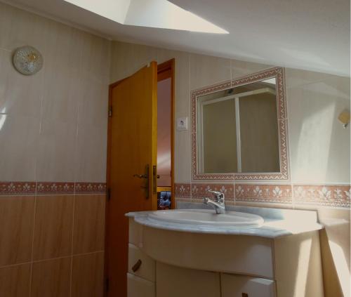 Ένα μπάνιο στο CASA MALUCA by Stay in Alentejo