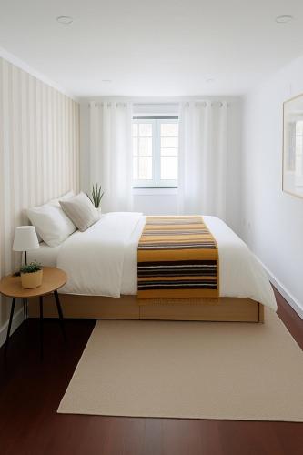 Soar Home Apartments I ALFAMA I Iconic Stay near Feira da Ladra in the Heart of Lisbon, Steps from Rossio