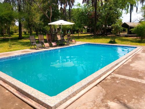 Bazén v ubytování Royal South Luangwa Safaris Lodge nebo v jeho okolí