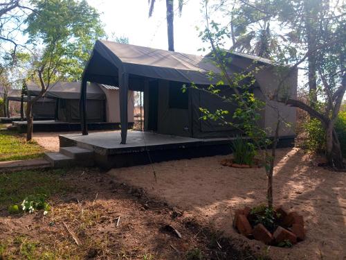 Zahrada ubytování Royal South Luangwa Safaris Lodge