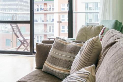 Et opholdsområde på Belfast City Centre 2 Bedroom Apartment Sleeps 7 Free Private Parking