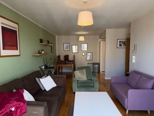 Et opholdsområde på Belfast City Centre 2 Bedroom Apartment Sleeps 7 Free Private Parking