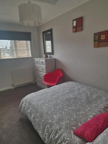 Postel nebo postele na pokoji v ubytování The Se18 Stylish Family House