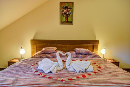 Postel nebo postele na pokoji v ubytování Wellness Hotel Ondrášův dvůr
