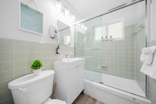 Ένα μπάνιο στο Great Escape Apartments By Lowkl