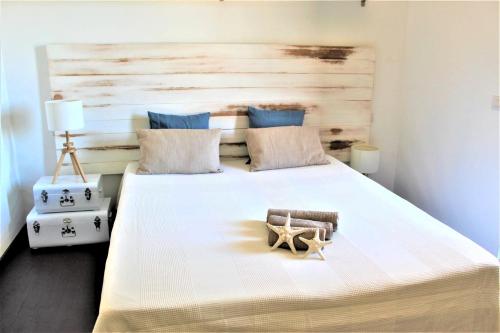 Giường trong phòng chung tại Mediterranean Apartment Pool & Parking