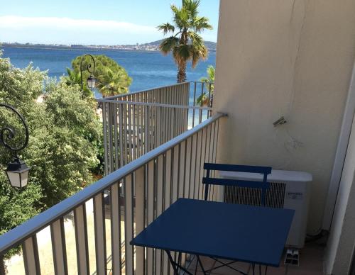 Studio à 10 m de la plage avec vue sur l'étang