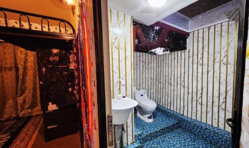 Ένα μπάνιο στο The 9th planet "Ecoliving Cult"