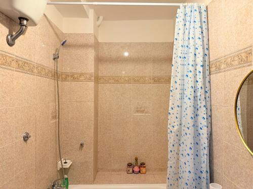 Un baño de Attico sui Monti