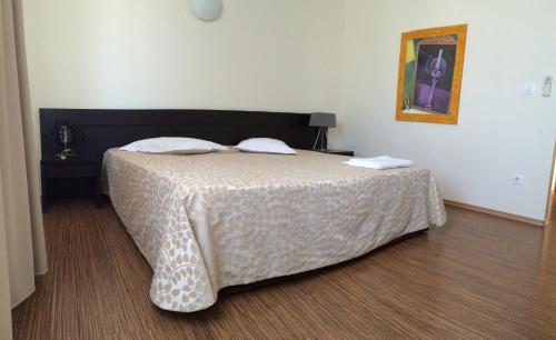 a bedroom with a bed with a white comforter at Pensiunea Play in Deva