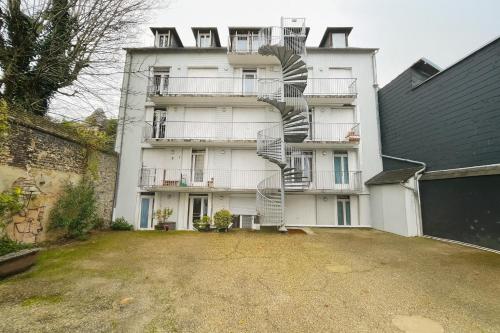 Studio tout équipé - 300m gare - 005