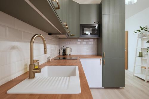 Η κουζίνα ή μικρή κουζίνα στο Homey 610 Apartment