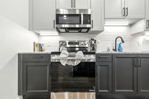 Gallery image of IRIE Living Brand New Lux 2BR Min Grand Park in Westfield