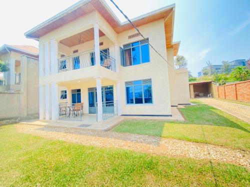 Spacious private and comfy room in Kimihurura