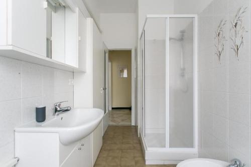 Ванная комната в Great holiday appartamento moderno comodo a centro e spiagge