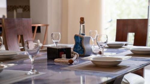 a table with glasses and a bottle of wine on it at Vacaciones Seguras -Conjunto Privado -Jacuzzi 