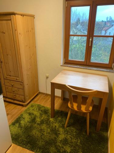 Fotografie z fotogalerie ubytování 1,5-Zimmer mit Duschbad, Gartenblick, Kühlschrank v destinaci Heroldsberg