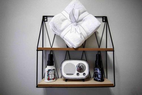 Φωτογραφία από το άλμπουμ του SALE!! Brick City Bungalow 20 mins from NYC!! στο Νιούαρκ