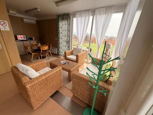 GreenPark Tiny House, Garden Terrace & Parking