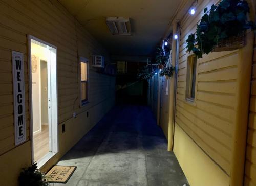 Φωτογραφία από το άλμπουμ του SALE!! Brick City Bungalow 20 mins from NYC!! στο Νιούαρκ