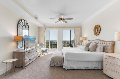 Кровать или кровати в номере Sanctuary by the Sea 2107 by Newman-Dailey