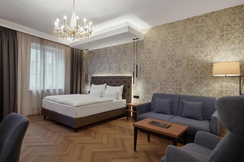Giường trong phòng chung tại Hotel Schwarzer Adler Innsbruck