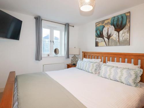 En eller flere senge i et værelse på 18 Pagoda Drive