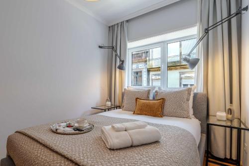 Light-Filled Cedofeita Apt by HostWise
