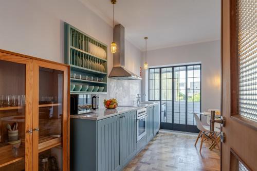 Light-Filled Cedofeita Apt by HostWise