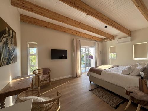 Ένα ή περισσότερα κρεβάτια σε δωμάτιο στο Golden Hillside