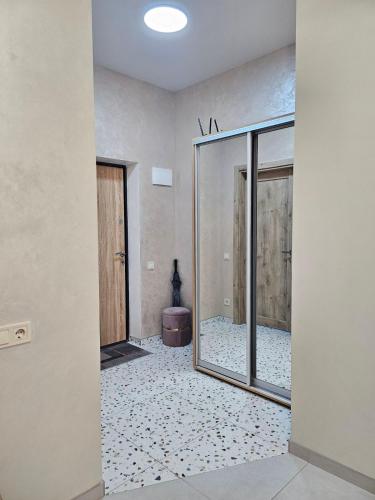 a room with two glass doors and a tile floor at Avinion 2 Апартаменты у моря in Odesa